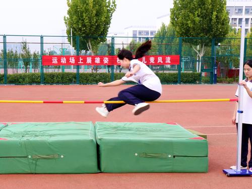 2跳高運動員突破極限