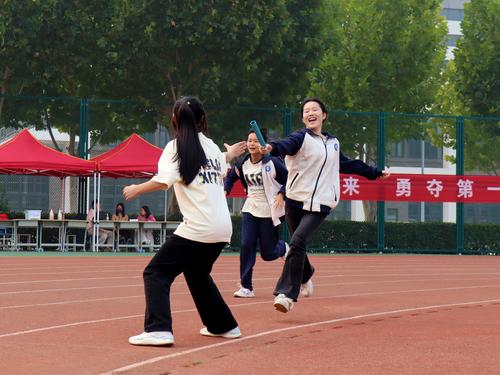 4接力賽傳遞團隊精神